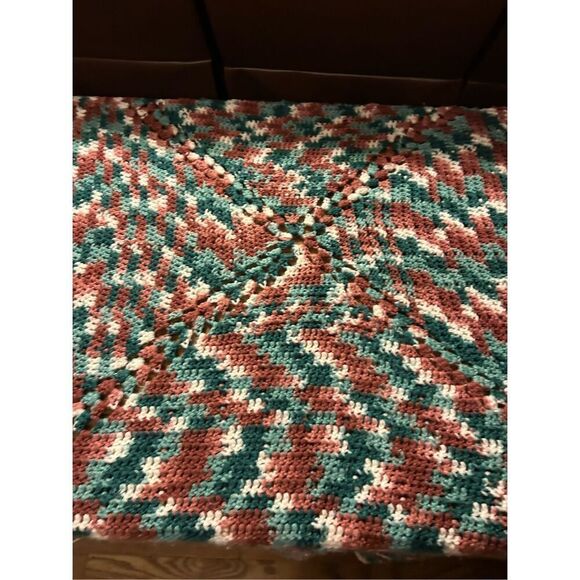 Crochet throw blanket mauve 52x54” - Picture 4 of 5